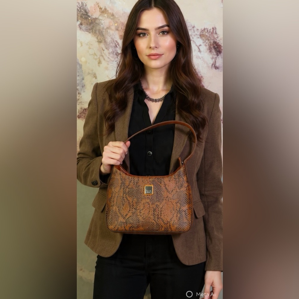 Original Auth Victor Hugo phyton  Leather 💼